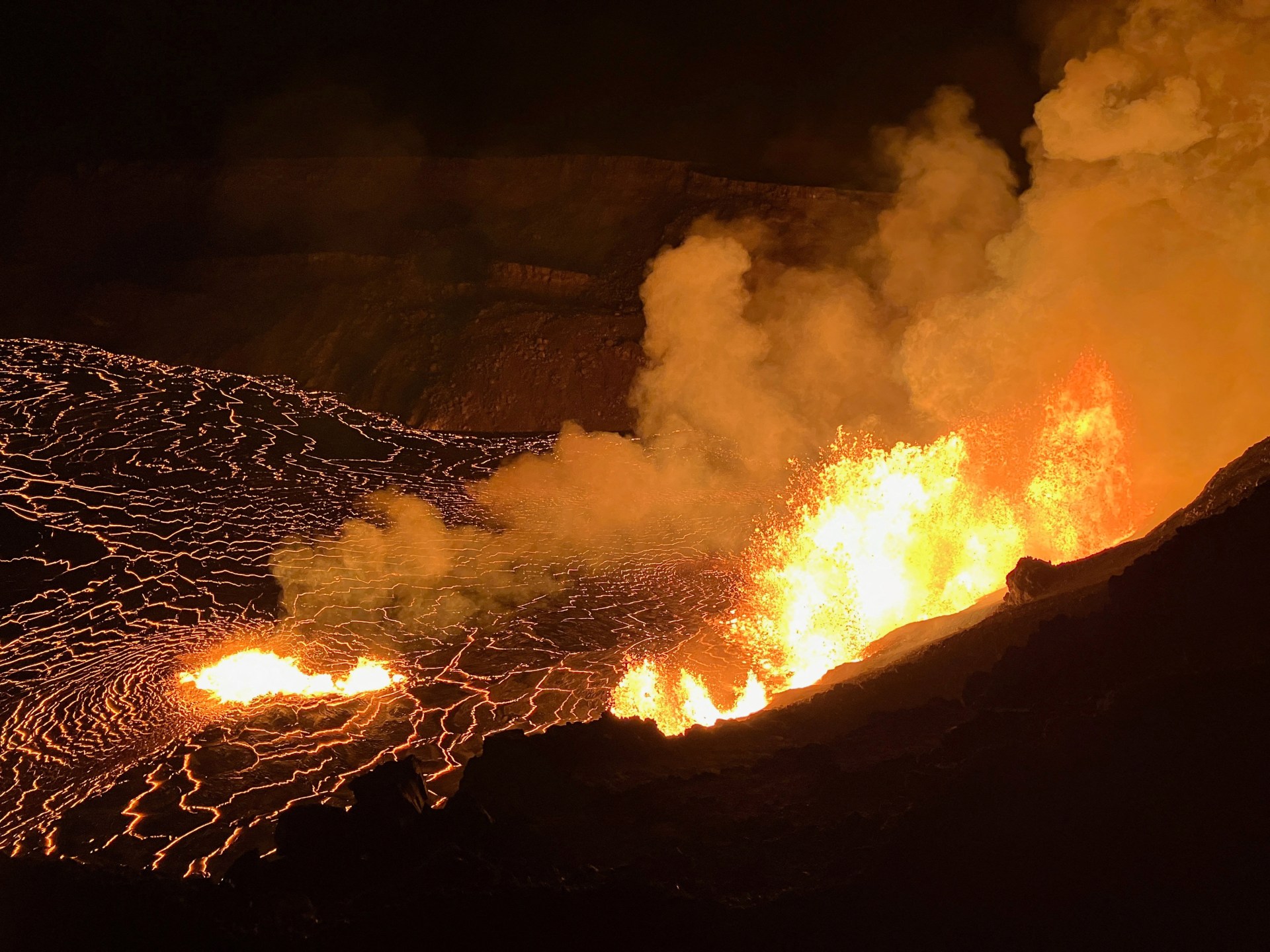 Hawaii’s Kilauea volcano erupts, shooting jets of lava into the sky | Volcanoes News