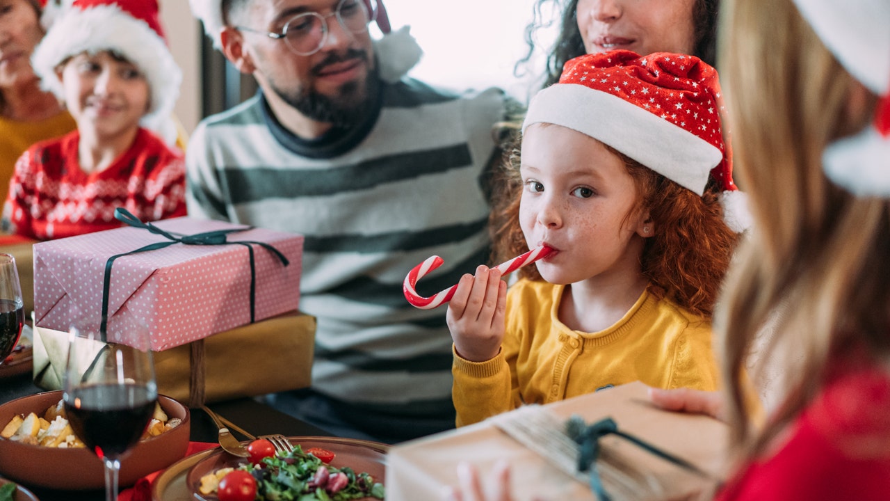 Here’s how to properly eat a candy cane, survey says