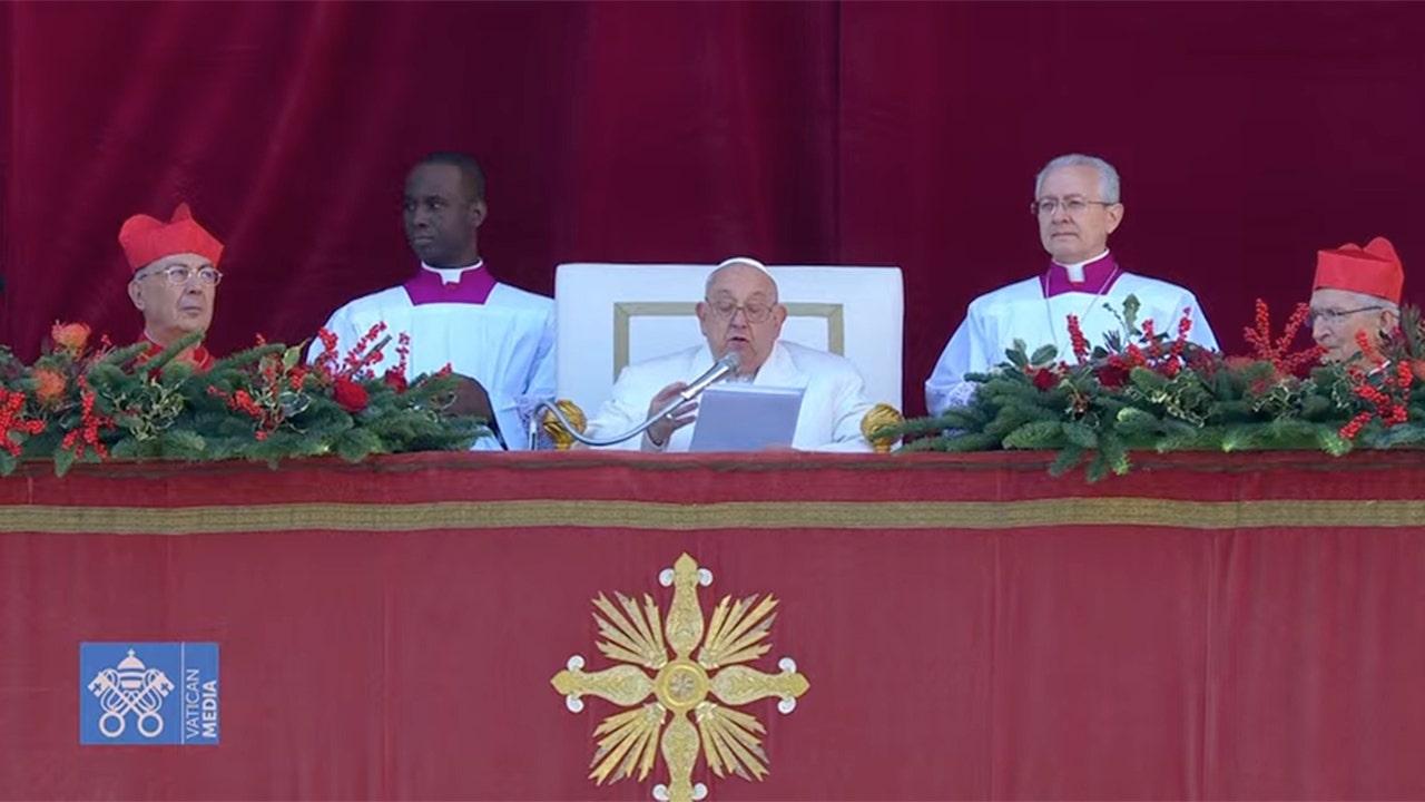 Pope Francis addresses Ukraine, Middle East in Christmas Urbi et Orbi message