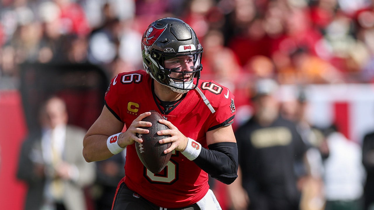 Baker Mayfield leads Bucs to 4th quarter comeback over Saints to win NFC South title