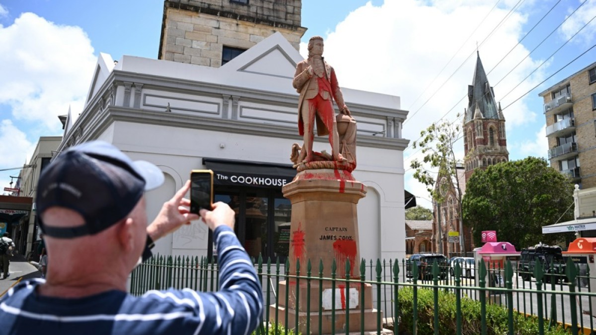 Captain Cook statue vandalised again before controversial ‘Australia Day’ | Indigenous Rights News