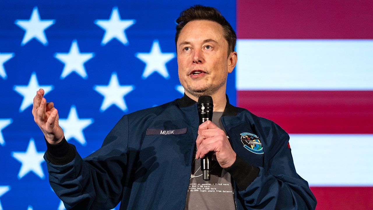 Oregon congresswoman determined to protect federal workers with Stop Musk Act