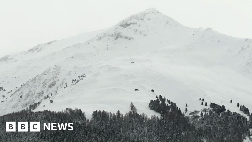 Five skiers killed in French Alps avalanches