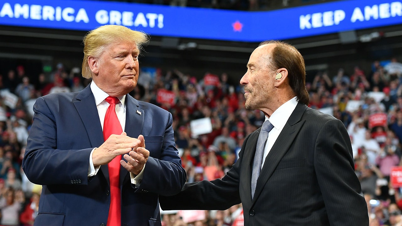 Lee Greenwood says it’s a ‘privilege’ to perform his hit song for Trump