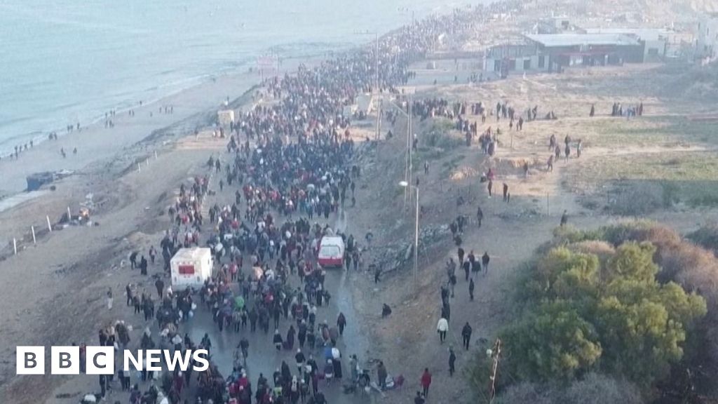 Queues as thousands return to north Gaza