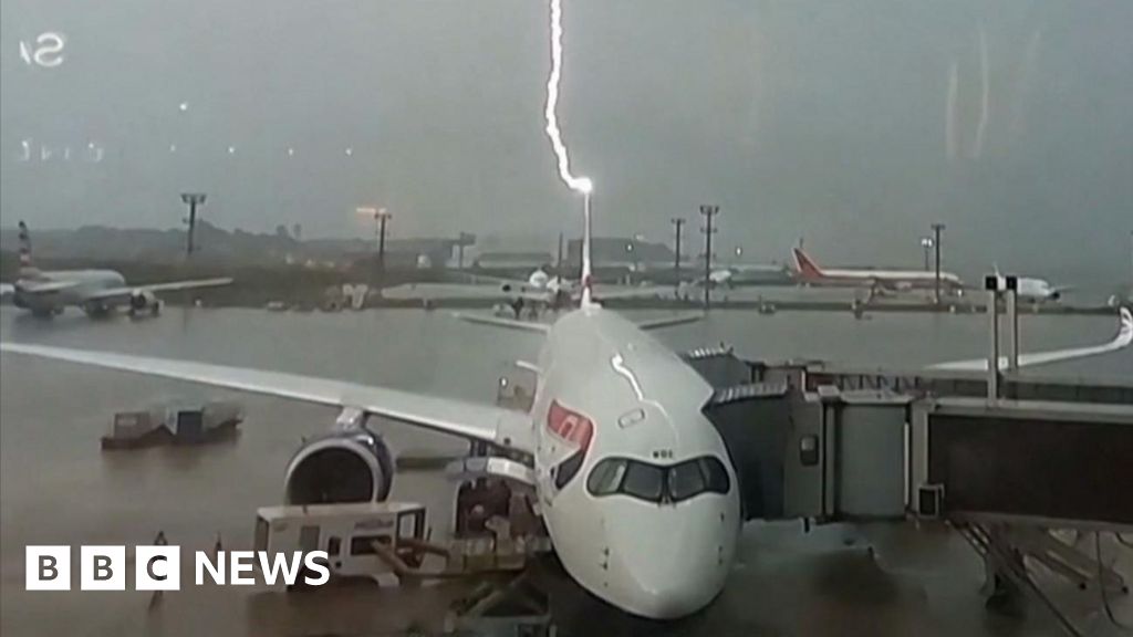 Sao Paulo storm brings floods, chaos and lightning