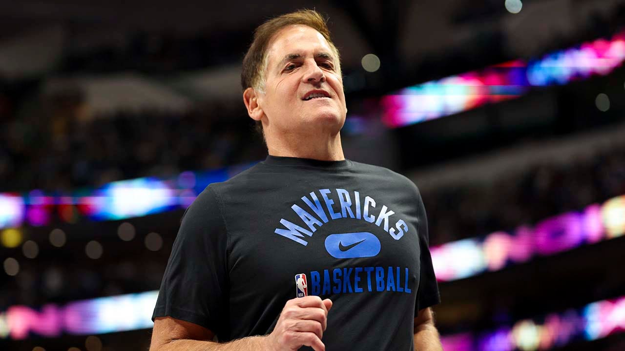 Mavericks minority owner Mark Cuban invites fan ejected for ‘Fire Nico’ protest back to sit courtside