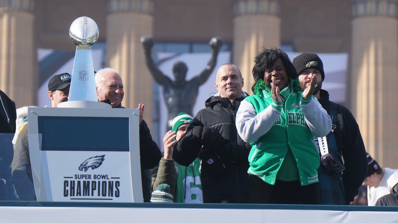 Philadelphia mayor jeered by Eagles fans during Super Bowl parade speech: ‘Wrap it up!’