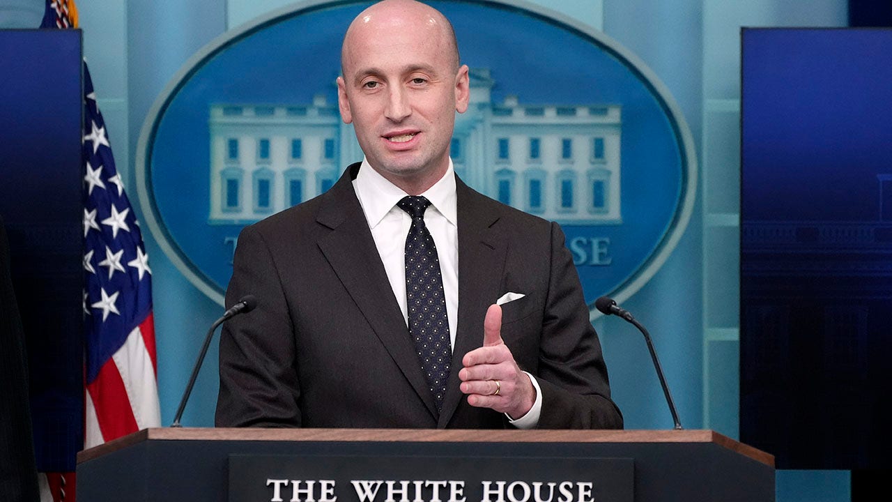 Stephen Miller cheered as he ‘torches’ WH press corps with ‘civics lesson’