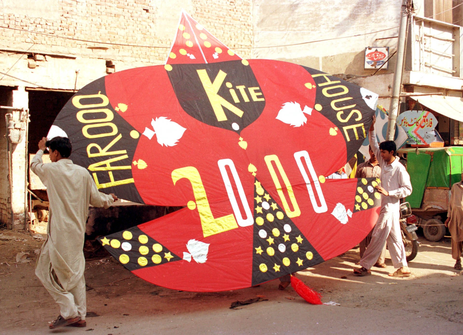 Why has Pakistan’s Punjab province imposed a complete ban on kite flying? | Arts and Culture