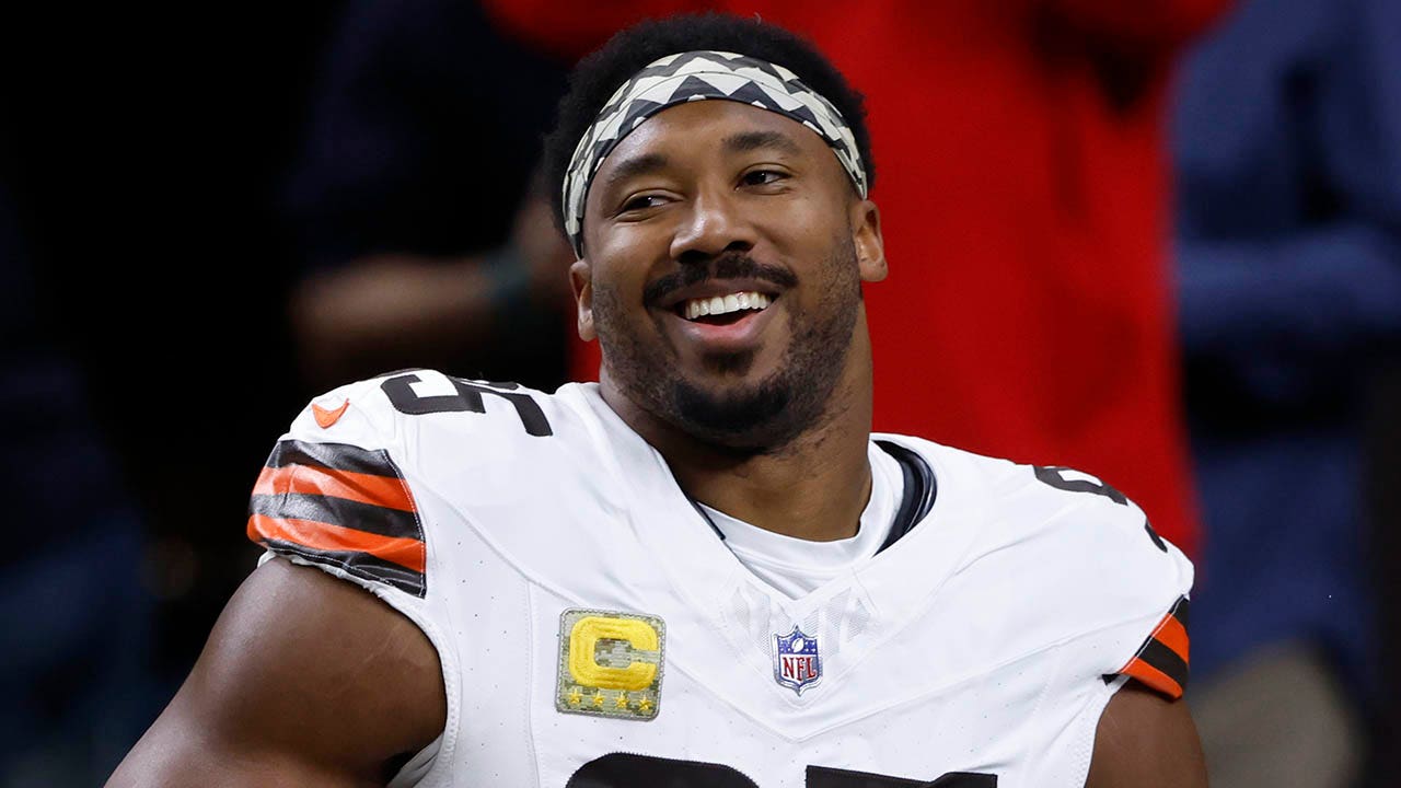 Browns retain Myles Garrett, defensive end to sign historic contract extension