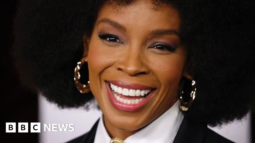 Comedian dropped from hosting White House correspondents’ dinner