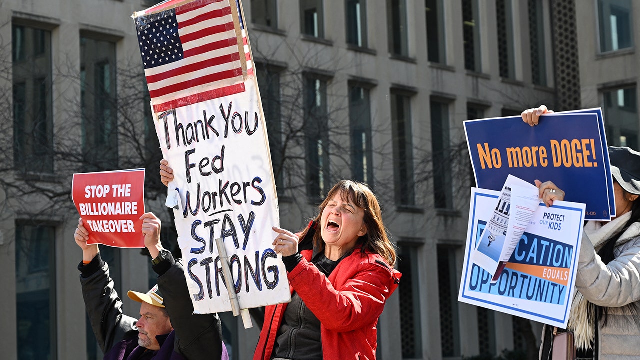 Judge orders Trump admin to reinstate probationary workers fired in mass layoffs