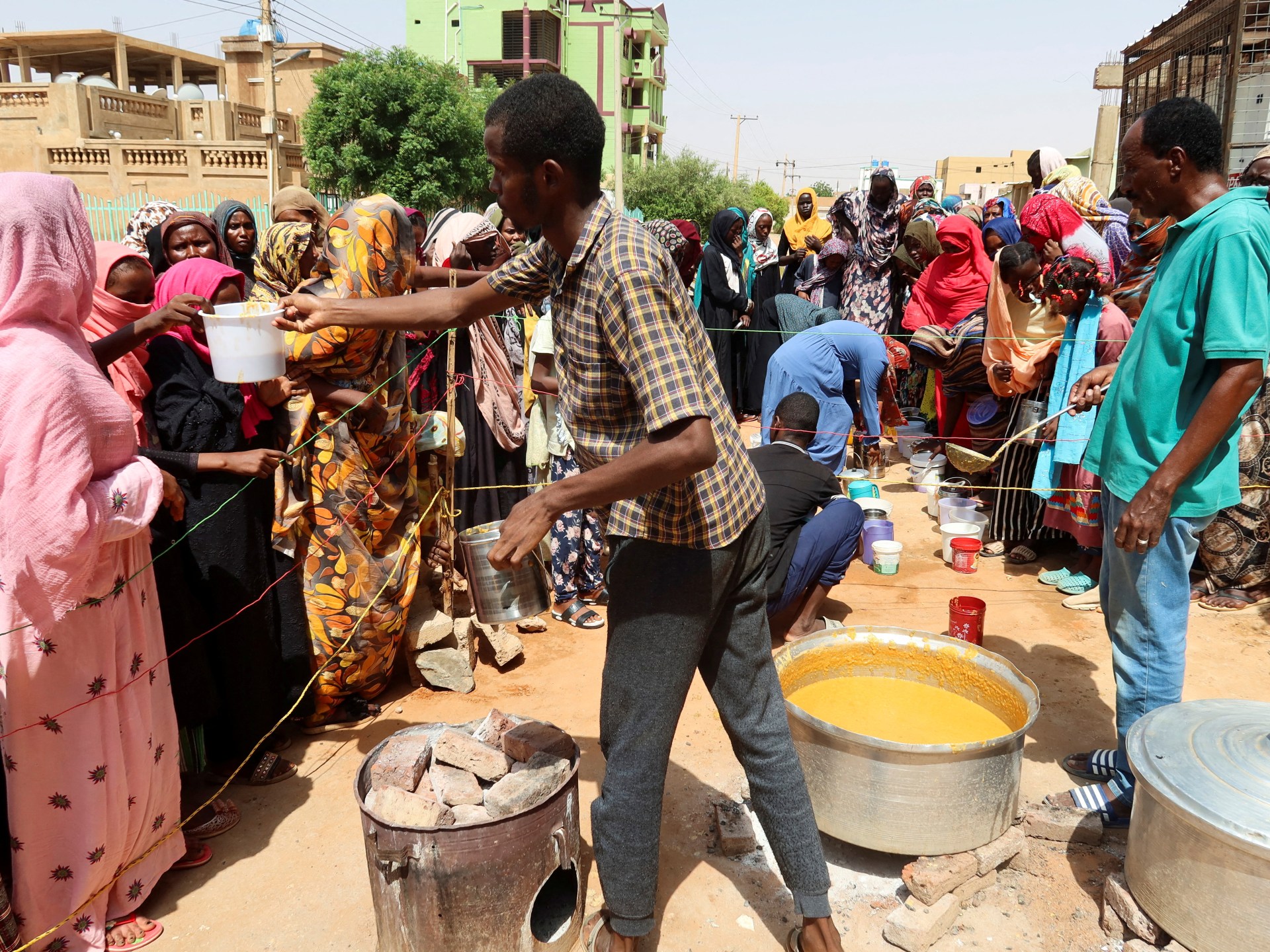 Sudanese starve as soup kitchens close down and warring parties block aid | Sudan war News