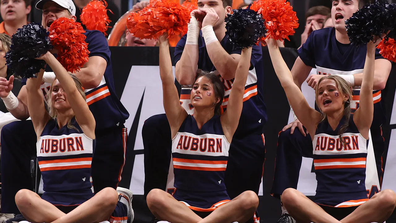 Auburn Tigers: Cheerleaders go viral on social media before Elite Eight