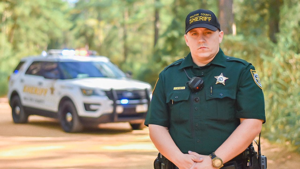 Florida deputy fatally shot in shootout outside Dollar General store