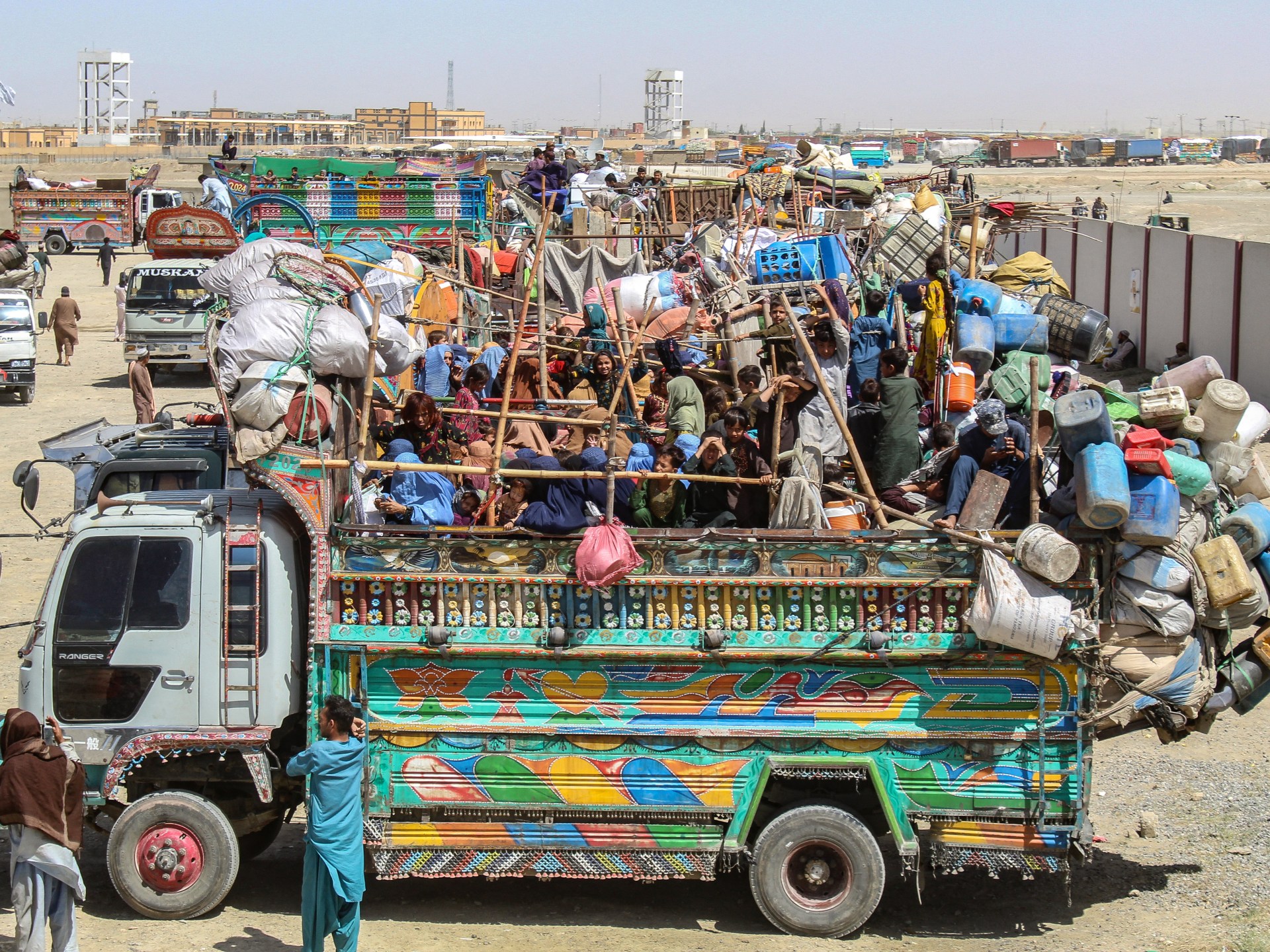 Pakistan confirms its expulsion of more than 80,000 Afghans since April 1 | Politics News
