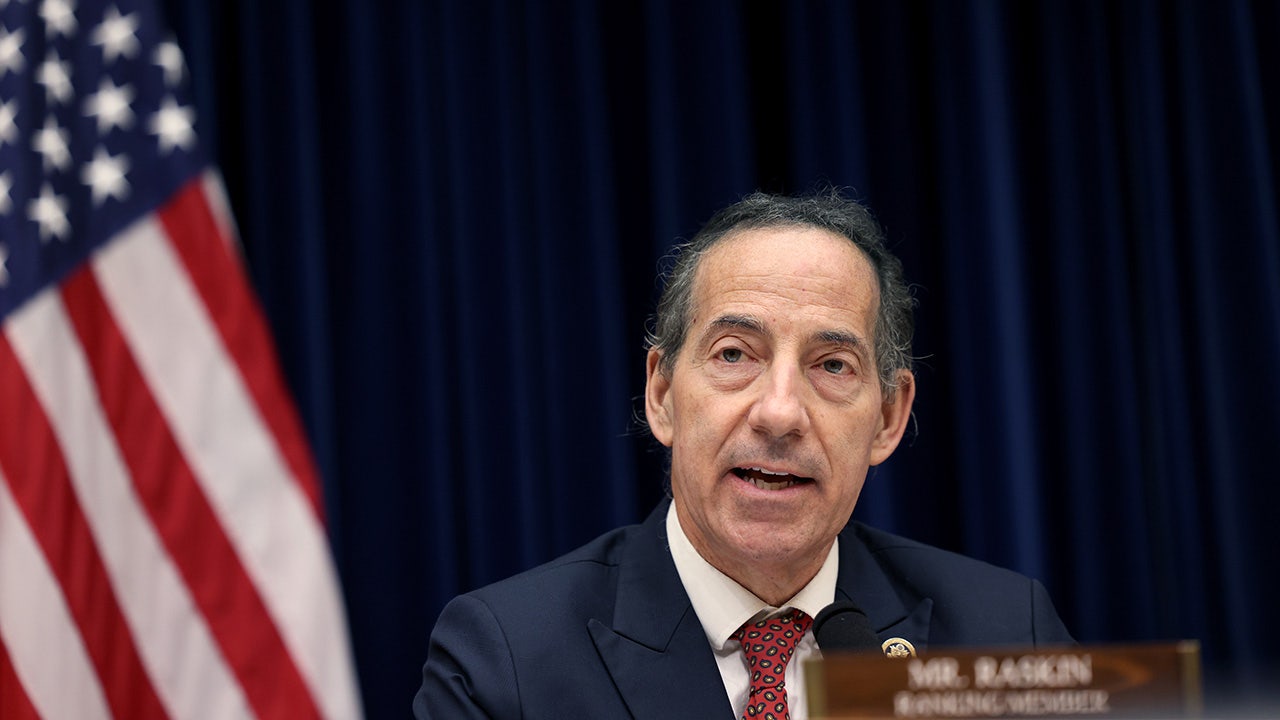 Raskin suggests Dems should be keeping score with foreign govs aiding Trump