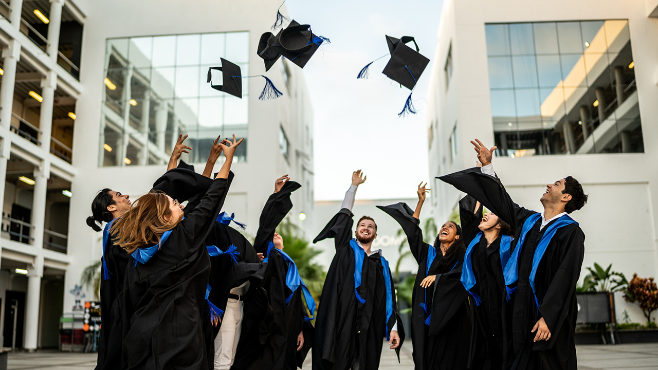 11 useful and practical gifts for the college graduate