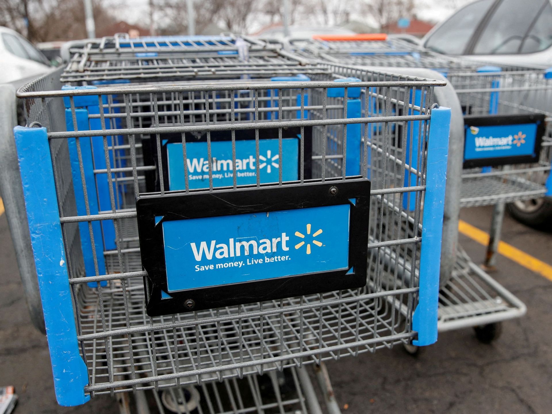 Largest US retailer Walmart warns of price hikes because of tariffs | Trade War News