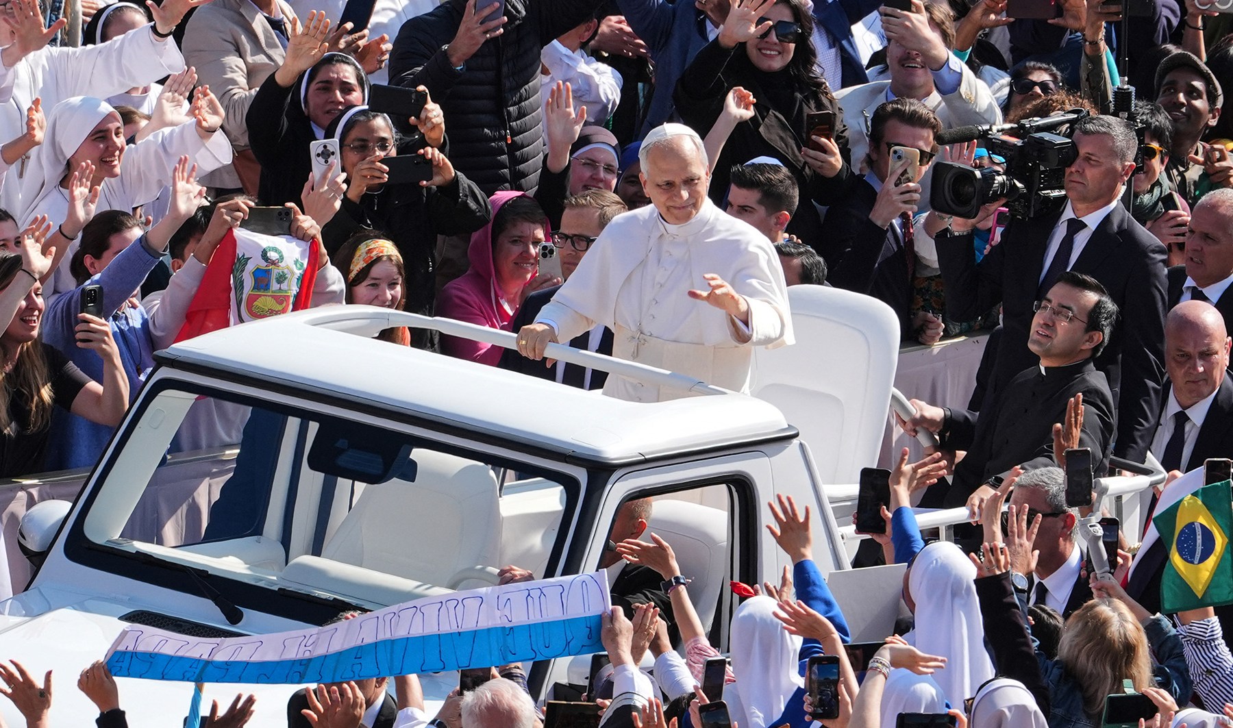 Leaders attend Pope Leo XIV’s inaugural mass, including Zelenskyy and Vanc | Russia-Ukraine war