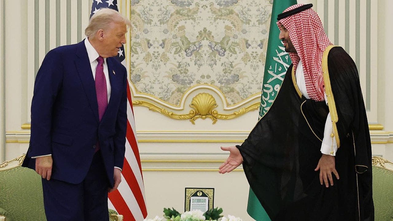 Trump praises Saudi Arabia in first stop on Middle East trip